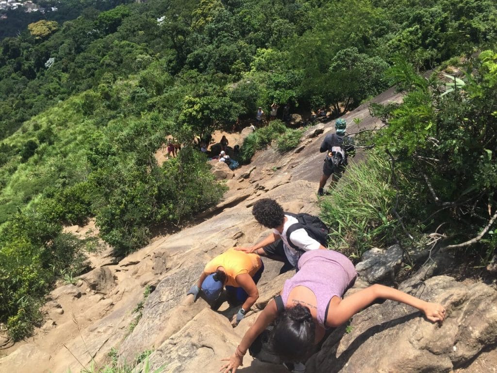 People climbing the 'carrasqueira