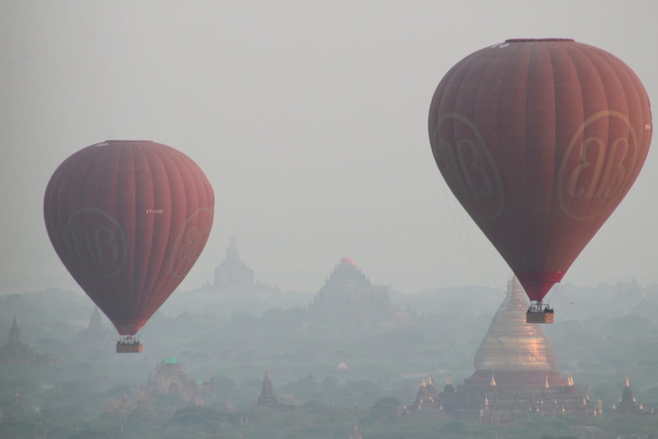 hot air balloon in Bagan gastos de viagem em Myanmar