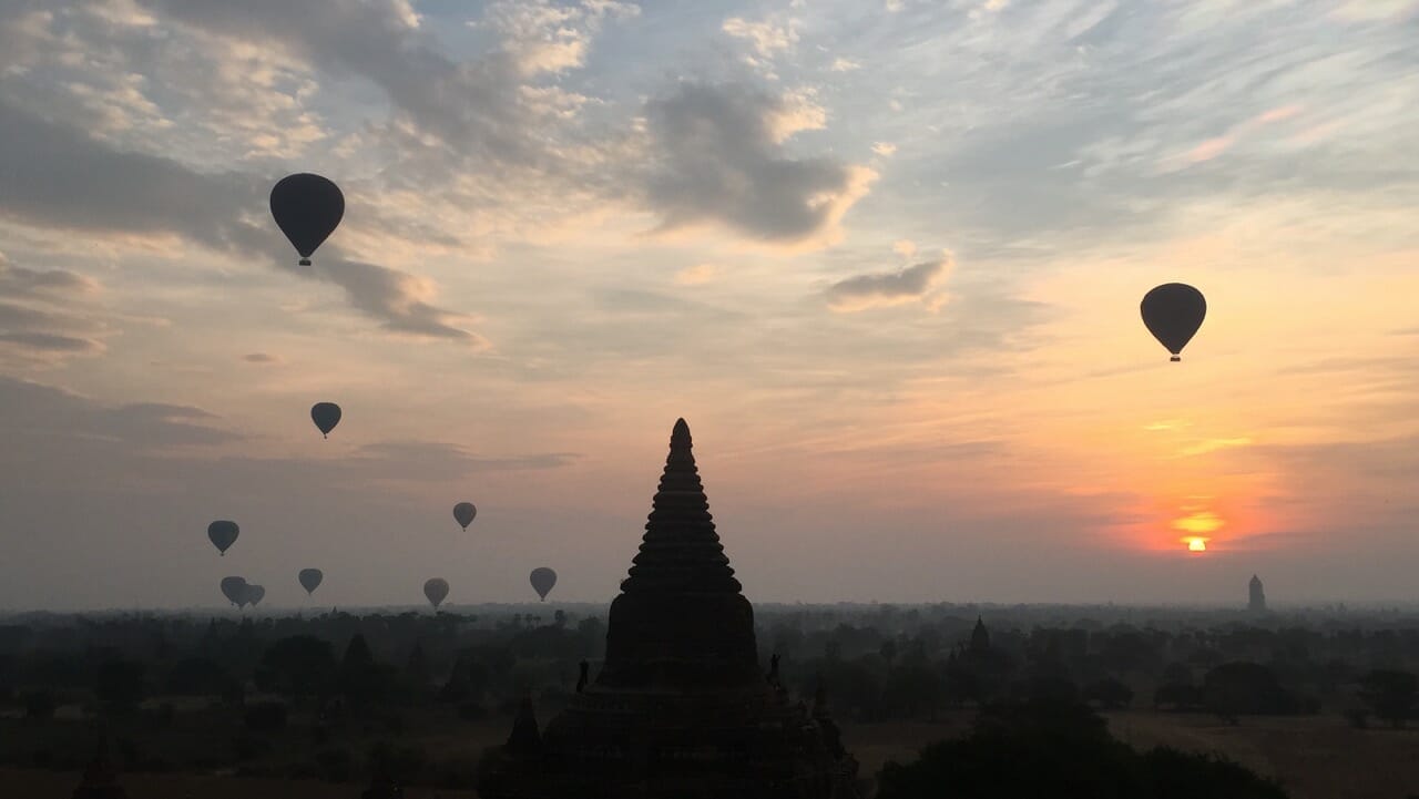nascer do sol em Bagan