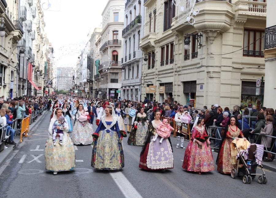Desfile de oferenda de flores em Valência