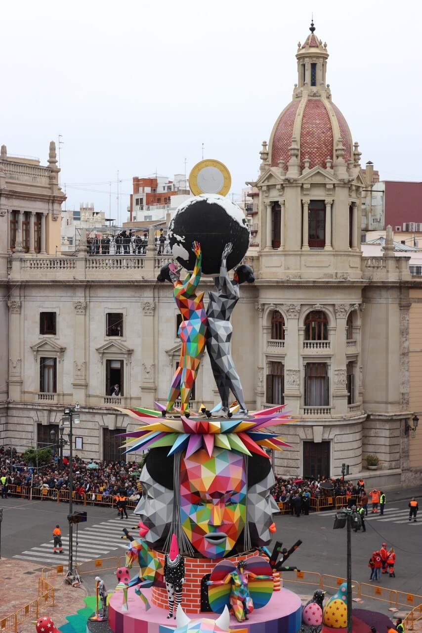 The falla municipal doesn't participate of any competition.