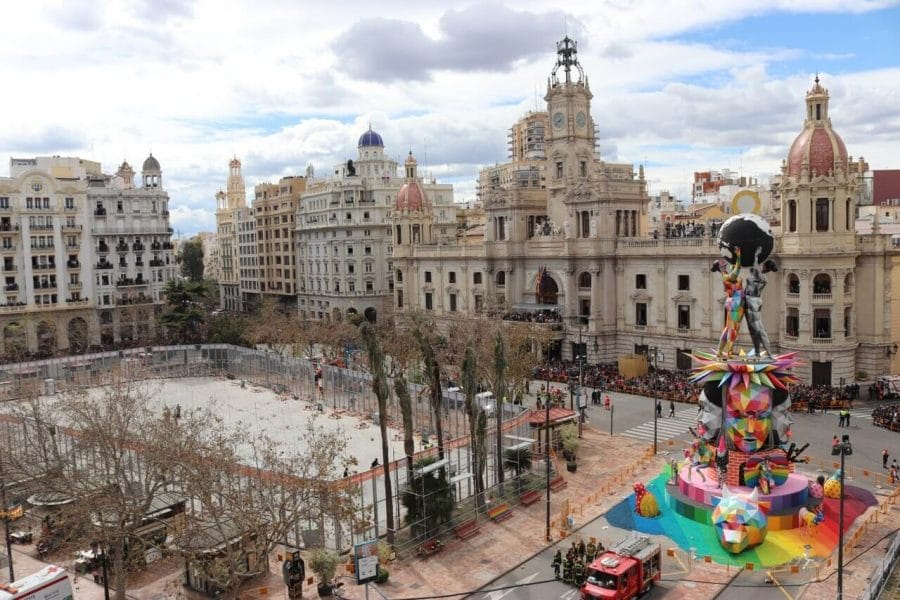Fallas de Valencia: A Uniquely Spectacular Festival 18 "La Mascletà", Plaza del Ayuntamiento, Valencia