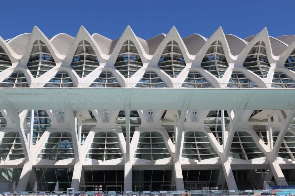Detalhe do prédio do Museu de Ciência na Cidade das Artes e das Ciências, um dos pontos turísticos mais importantes de Valencia