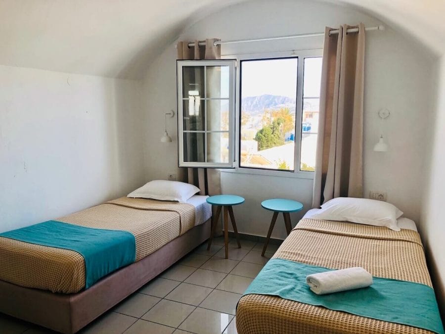 Avaliações de 7 Hotéis em Santorini para Todos os Bolsos & Gostos 7 Hotel Sofia é um dos melhores hotéis em Santorini com bom custo-benefício.