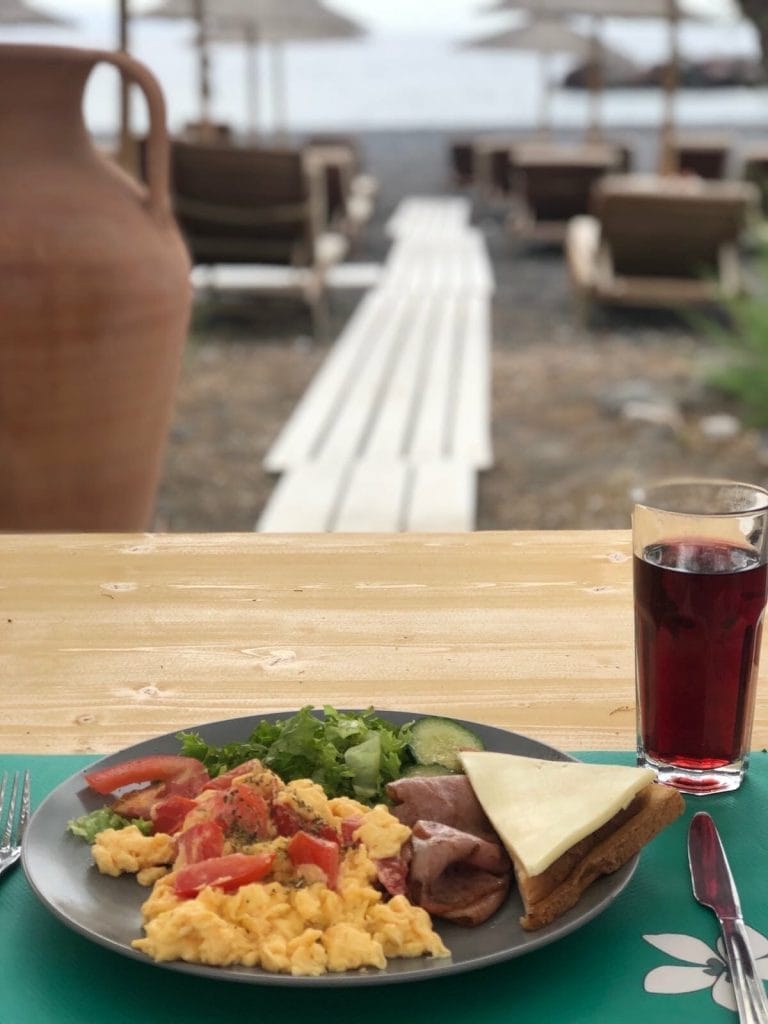 Avaliações de 7 Hotéis em Santorini para Todos os Bolsos & Gostos 10 Avaliações de 7 Hotéis em Santorini para Todos os Bolsos & Gostos 1