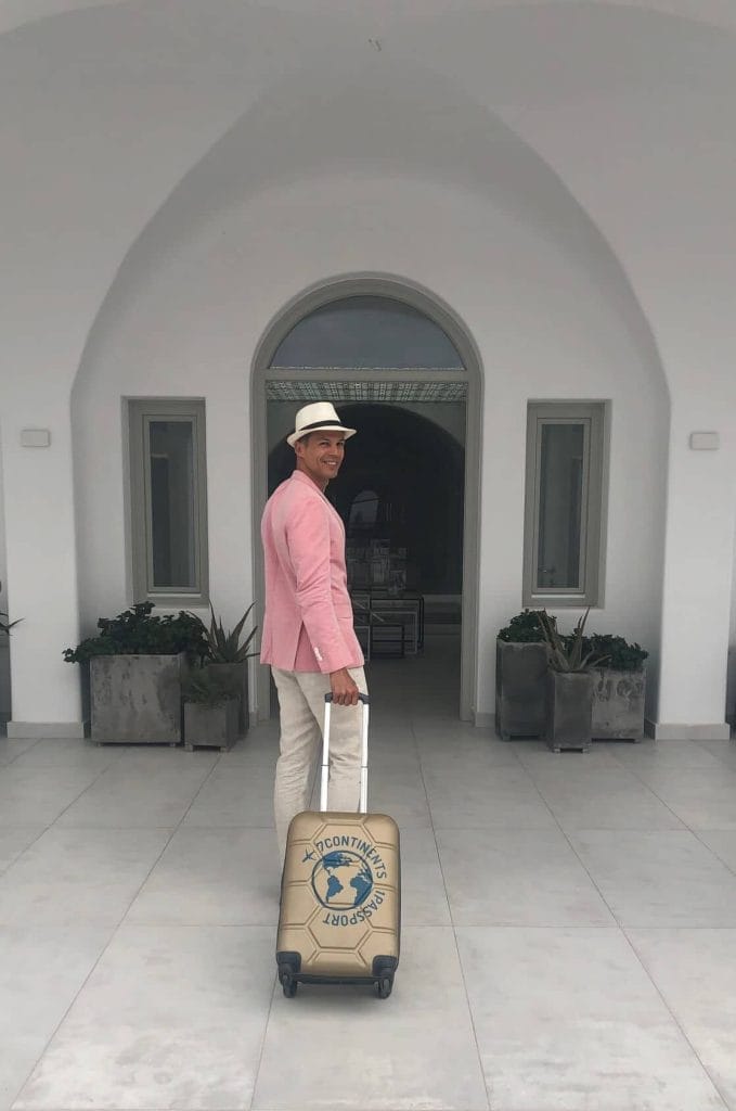 Avaliações de 7 Hotéis em Santorini para Todos os Bolsos & Gostos 12 O Aqua Blue foi um dos meus favoritos hotéis em Santorini e eu adoraria ter ficado mais tempo.