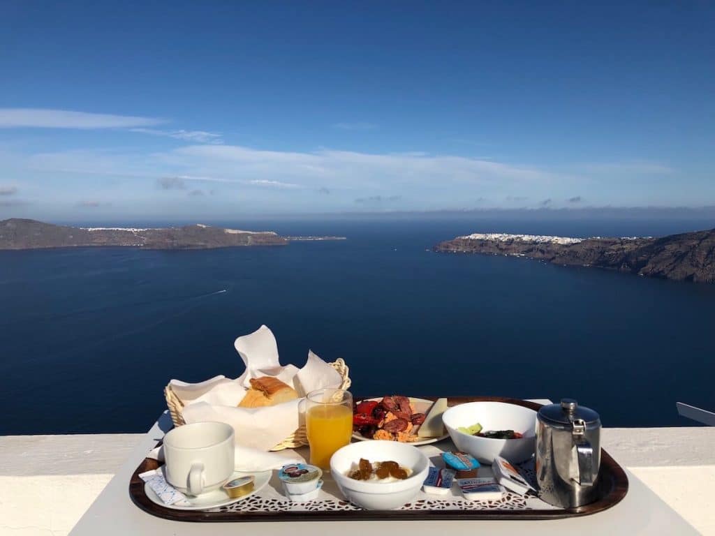 Análisis de 7 Hoteles en Santorini para Todos los Gustos & Bolsillos