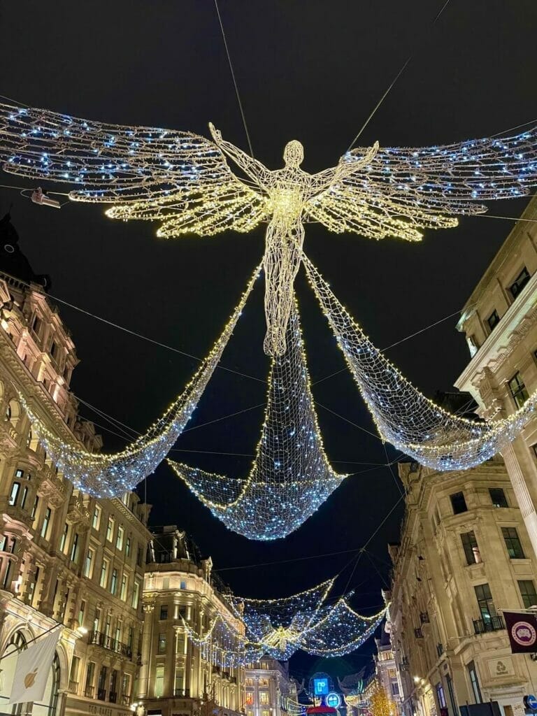 As exibições em forma de espírito nas Luzes de Natal da Regent Street 2021