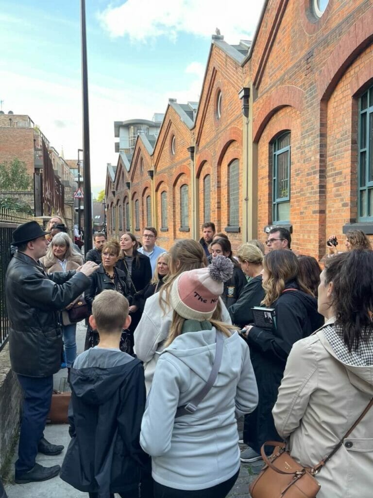 Andre Price telling Jack the Ripper's story to his group tour