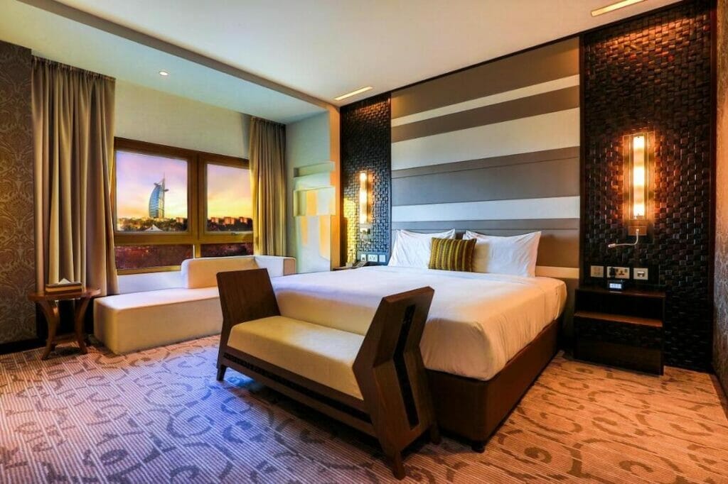 A deluxe suite of the Metropolitan Hotel Dubai on Jumeirah Beach