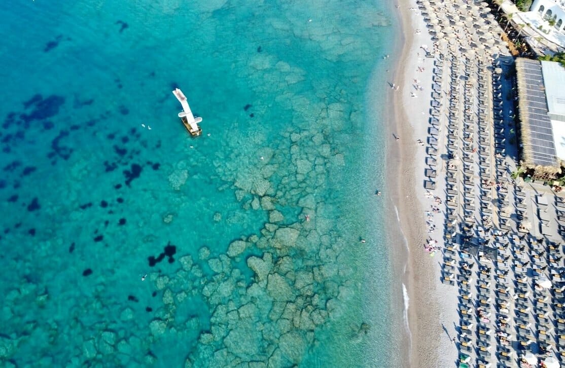 Vista aérea de la playa de Elli, ciudad de Rodas, Rodas, Grecia